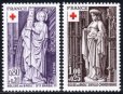 画像1: フランス切手　1976年　赤十字切手　ブル教会の彫刻　2種 (1)