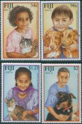 フィジー切手　2001年　子ども　ペット　犬　ネコ　4種