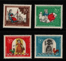 他の写真1: ドイツ　ベルリン切手 1967年 社会福祉　グリム童話　ホレおばさん　4種