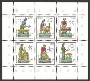 画像1: 東ドイツ　DDR切手 1982年　歴史的なおもちゃ　小型シート