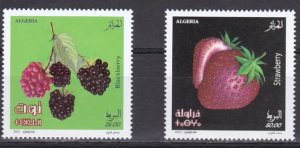 画像1: アルジェリア切手 2021年　イチゴ　フルーツ　2種 (1)